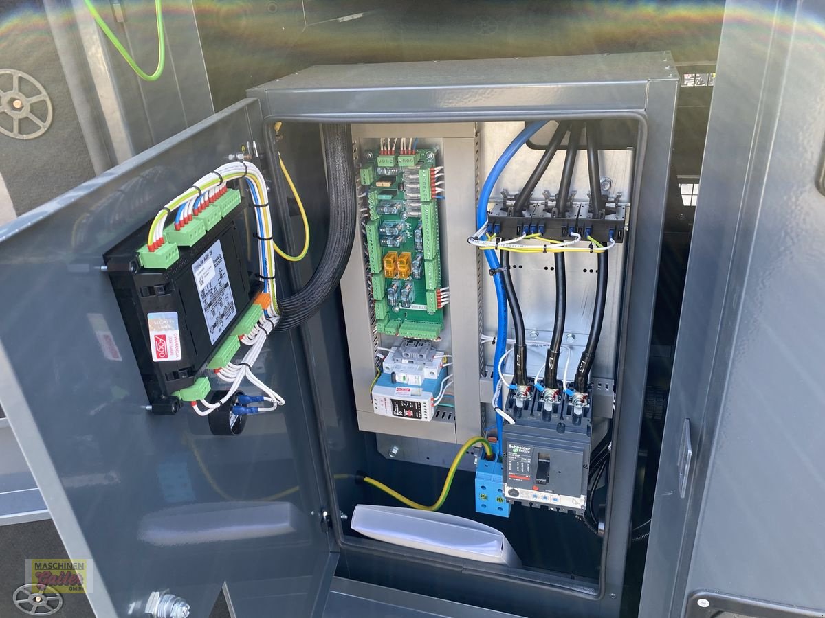 Stromgenerator of the type Iveco FOGO MG-Power 100/110KVA, Neumaschine in Kötschach (Picture 11)