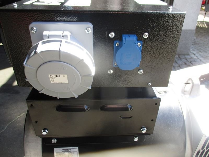 Stromgenerator of the type Sonstige Hartner ZG IP23, 30 kVA Zapfwellengenerator, Neumaschine in St. Marienkirchen (Picture 8)