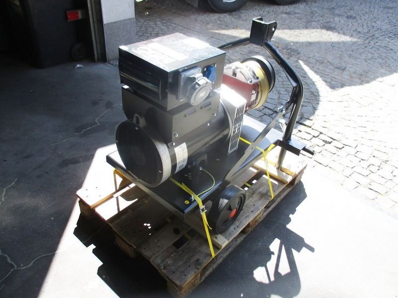 Stromgenerator of the type Sonstige Hartner ZG IP23, 30 kVA Zapfwellengenerator, Neumaschine in St. Marienkirchen (Picture 7)