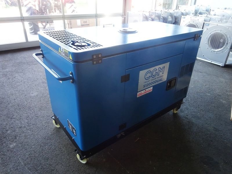 Stromgenerator of the type Sonstige S 12000 DUAL Dieselstromerzeuger, Neumaschine in St. Marienkirchen (Picture 9)