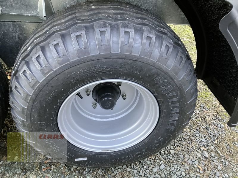 Tandemkipper des Typs Fliegl TDK 100 VR FOX *15 JAHRE CNOB*, Neumaschine in Gefrees (Bild 13)