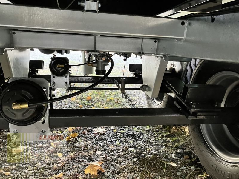 Tandemkipper des Typs Fliegl TDK 100 VR FOX *15 JAHRE CNOB*, Neumaschine in Gefrees (Bild 15)