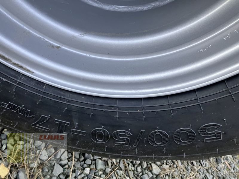 Tandemkipper des Typs Fliegl TDK 100 VR FOX *15 JAHRE CNOB*, Neumaschine in Gefrees (Bild 14)