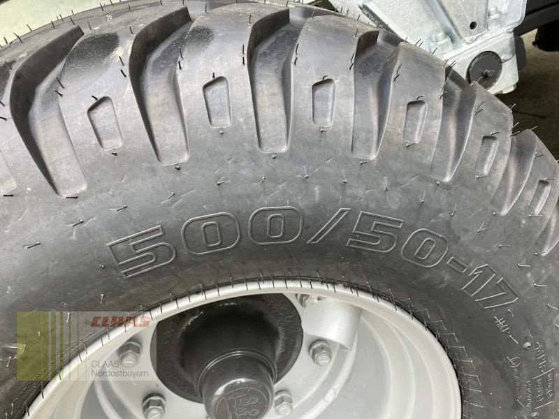 Tandemkipper des Typs Fliegl TDK 140 *15 JAHRE CNOB*, Neumaschine in Schwandorf (Bild 12)