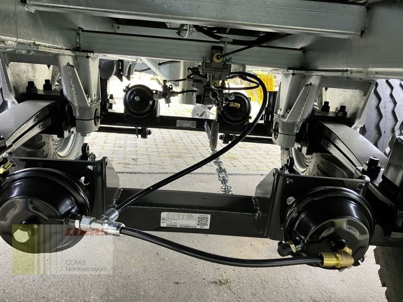 Tandemkipper des Typs Fliegl TDK 140 *15 JAHRE CNOB*, Neumaschine in Schwandorf (Bild 13)