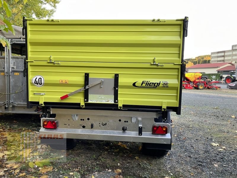 Tandemkipper des Typs Fliegl TDK 140 *15 JAHRE CNOB*, Neumaschine in Hof (Bild 6)