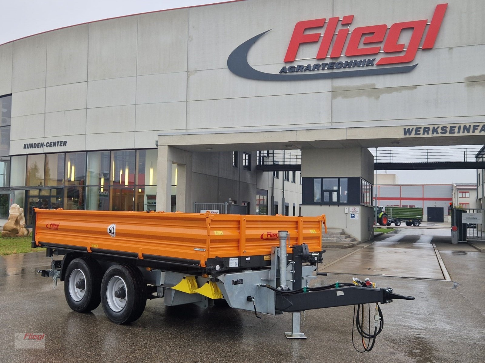 Tandemkipper of the type Fliegl TSK 115/90, Neumaschine in Mühldorf (Picture 9)