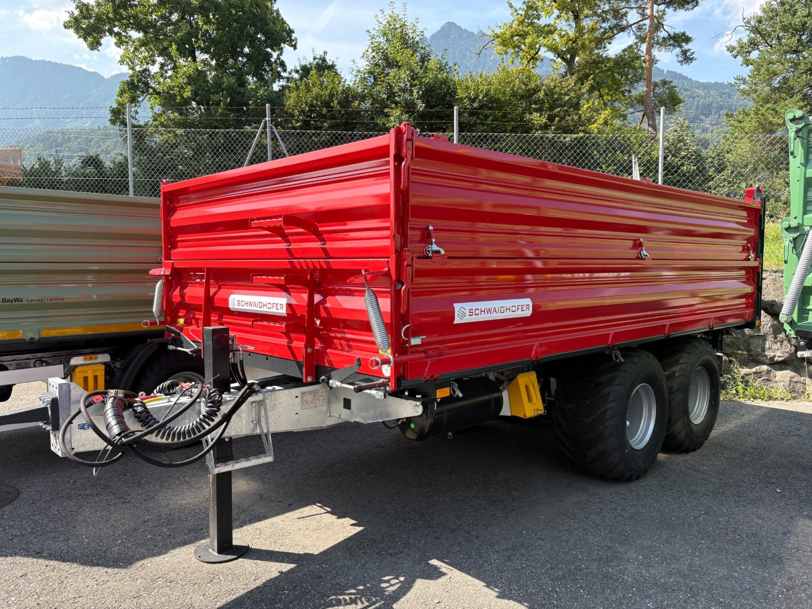 Tandemkipper des Typs Schwaighofer Tandem-Dreiseitenkipper 13.0 t, Neumaschine in Frastanz (Bild 1)