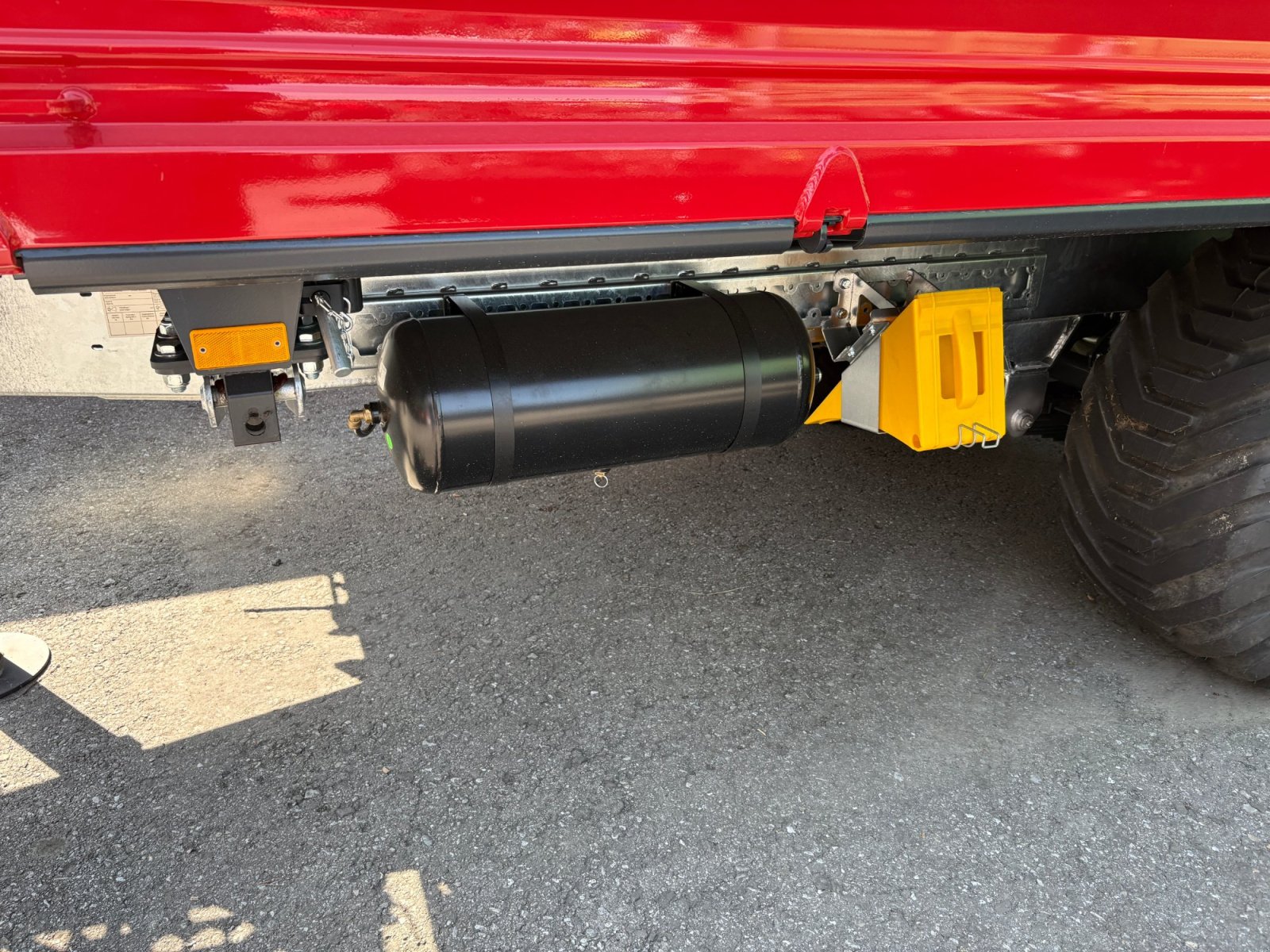 Tandemkipper des Typs Schwaighofer Tandem-Dreiseitenkipper 13.0 t, Neumaschine in Frastanz (Bild 8)