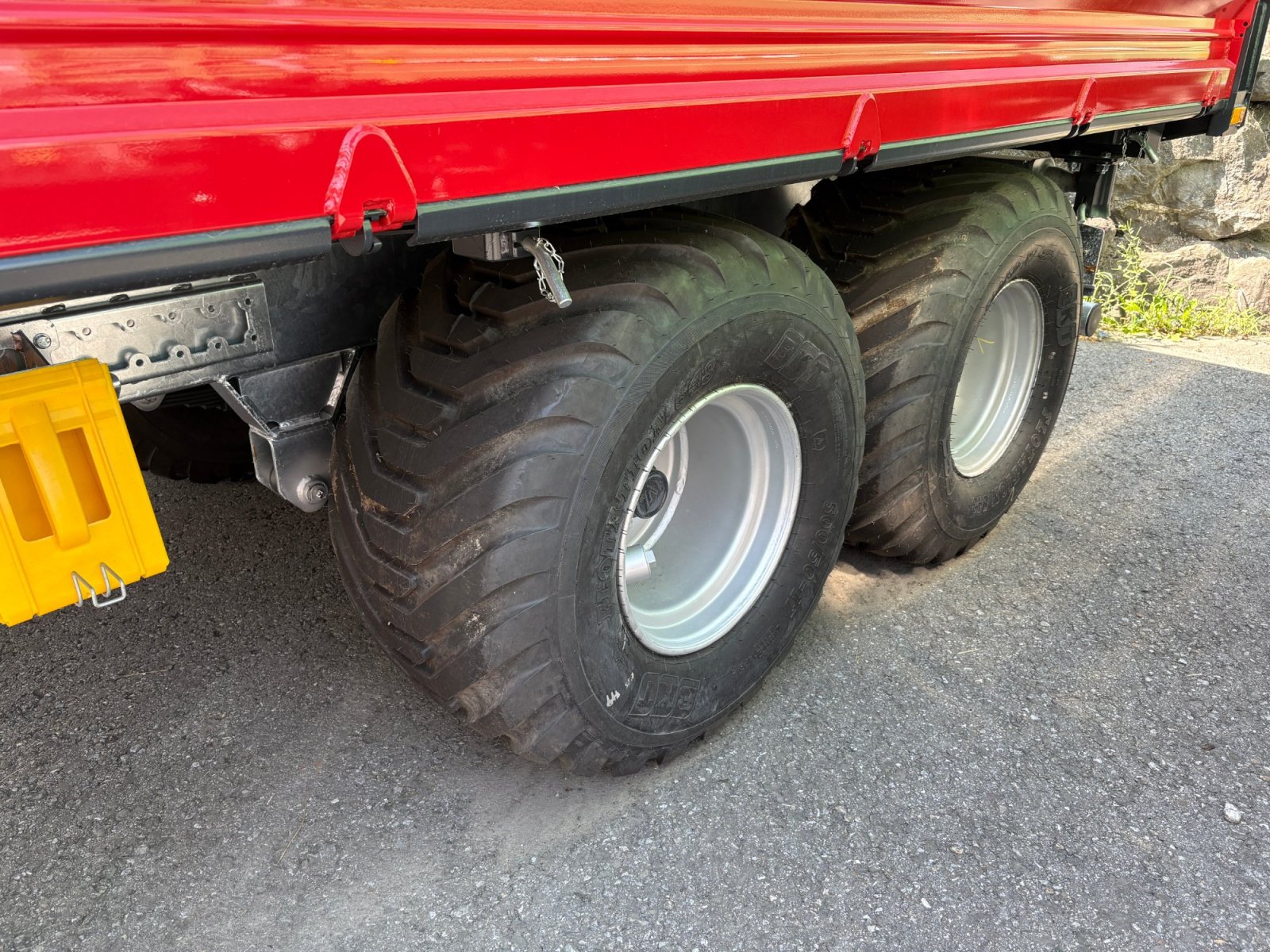 Tandemkipper des Typs Schwaighofer Tandem-Dreiseitenkipper 13.0 t, Neumaschine in Frastanz (Bild 9)