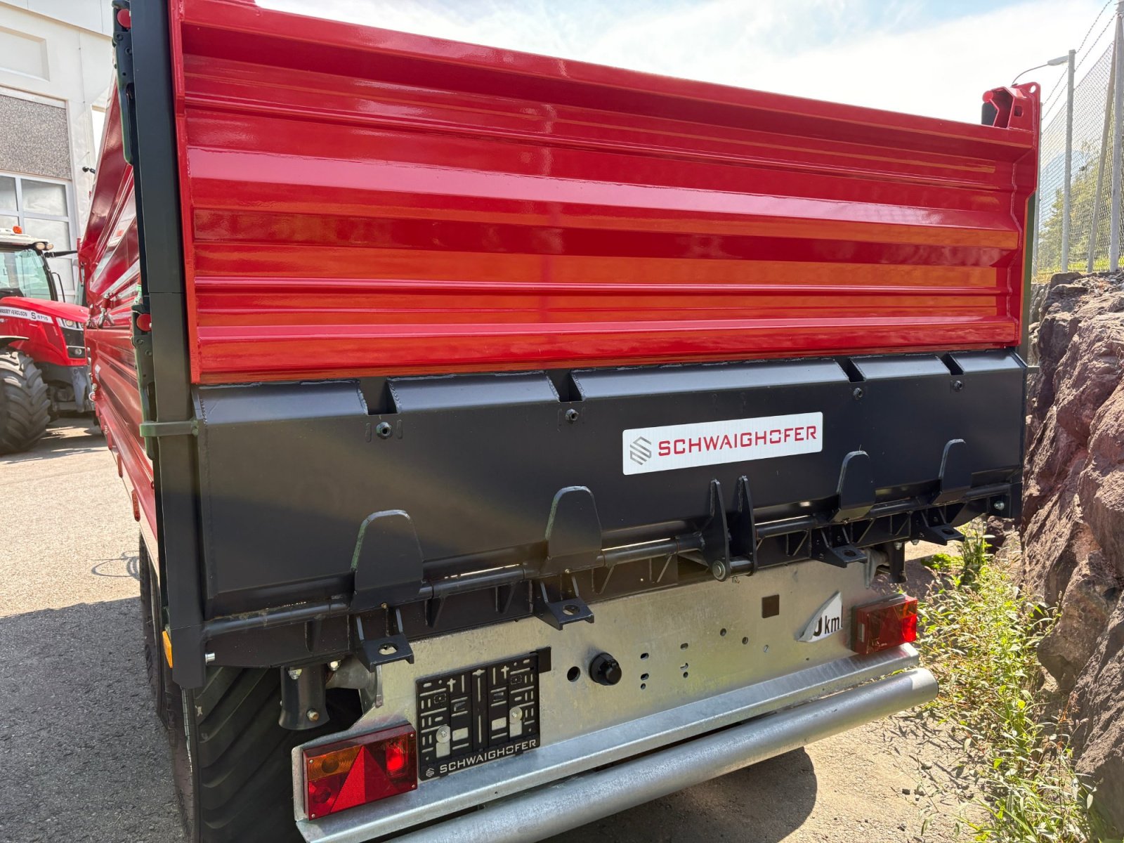 Tandemkipper des Typs Schwaighofer Tandem-Dreiseitenkipper 13.0 t, Neumaschine in Frastanz (Bild 10)