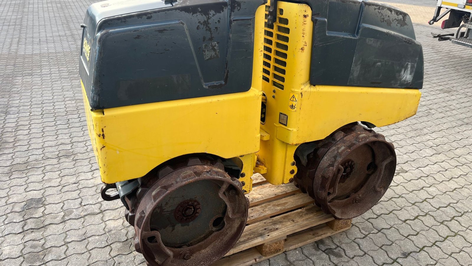 Tandemvibrationswalze tipa Bomag BMP 8500 fjernstyret råjords kompaktor, Gebrauchtmaschine u Rønnede (Slika 13)
