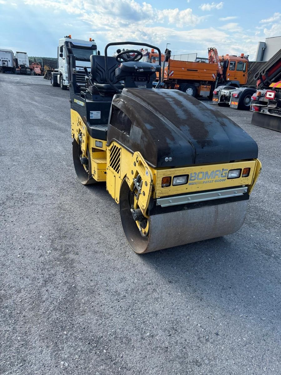 Tandemvibrationswalze typu Bomag BW 100AD-4, Gebrauchtmaschine v Gabersdorf (Obrázek 2)