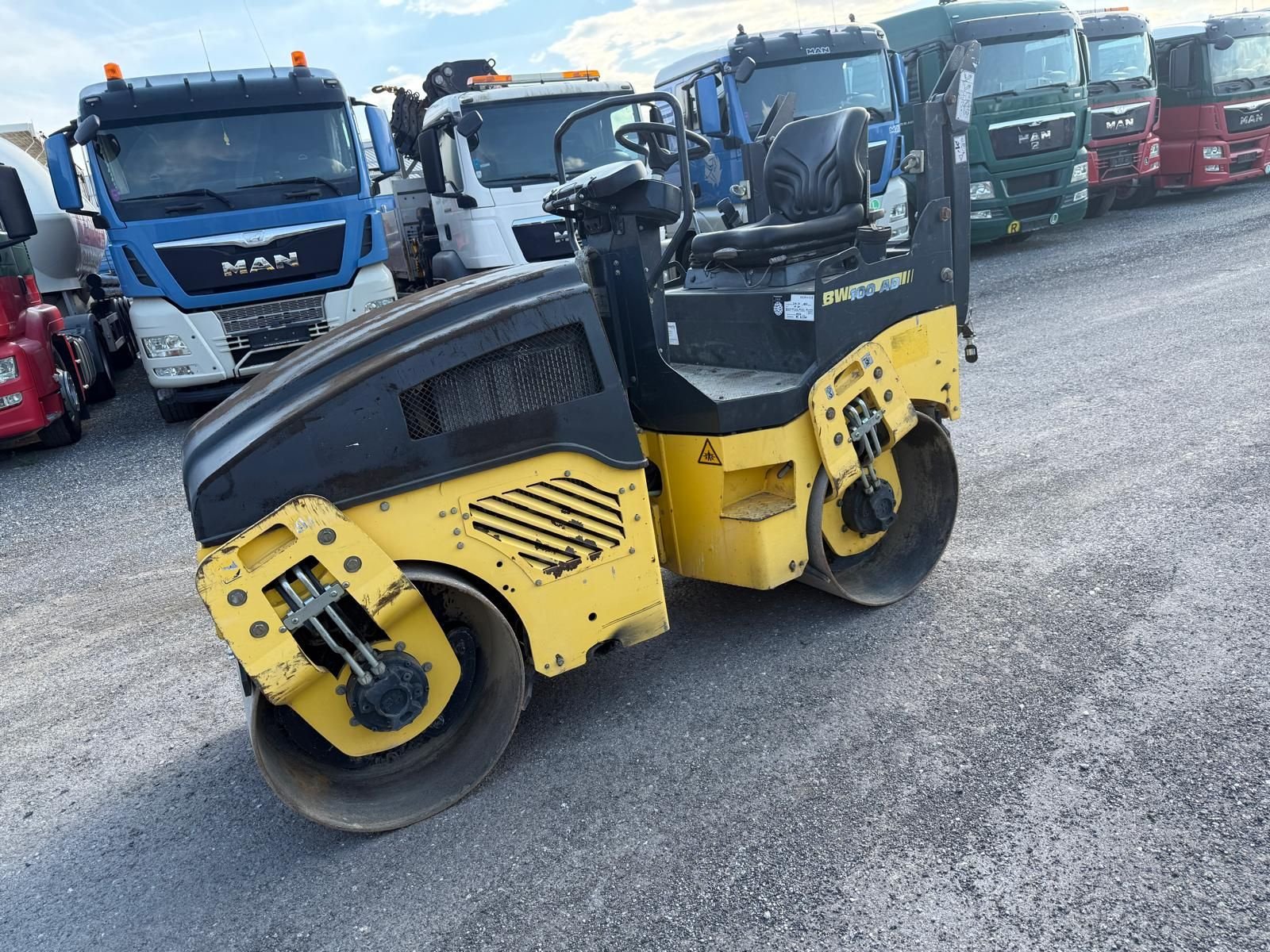 Tandemvibrationswalze typu Bomag BW 100AD-4, Gebrauchtmaschine v Gabersdorf (Obrázek 4)