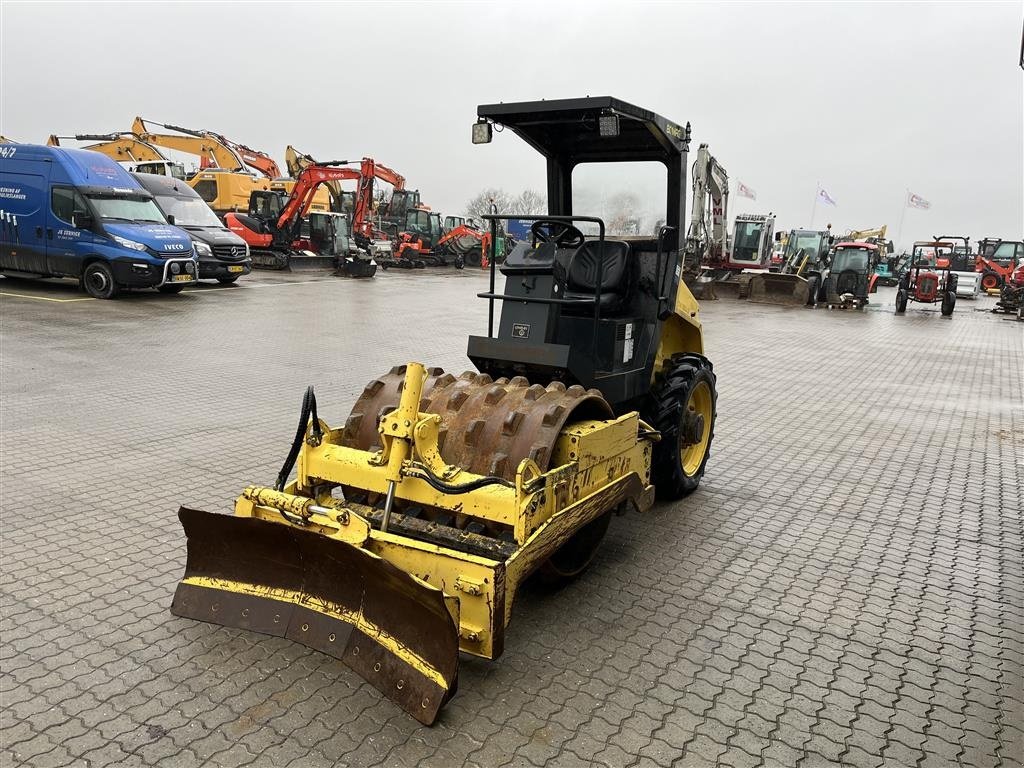 Tandemvibrationswalze des Typs Bomag BW 124 PDH-3 Råjordstromle med dozerblad, Gebrauchtmaschine in Rønnede (Bild 5)