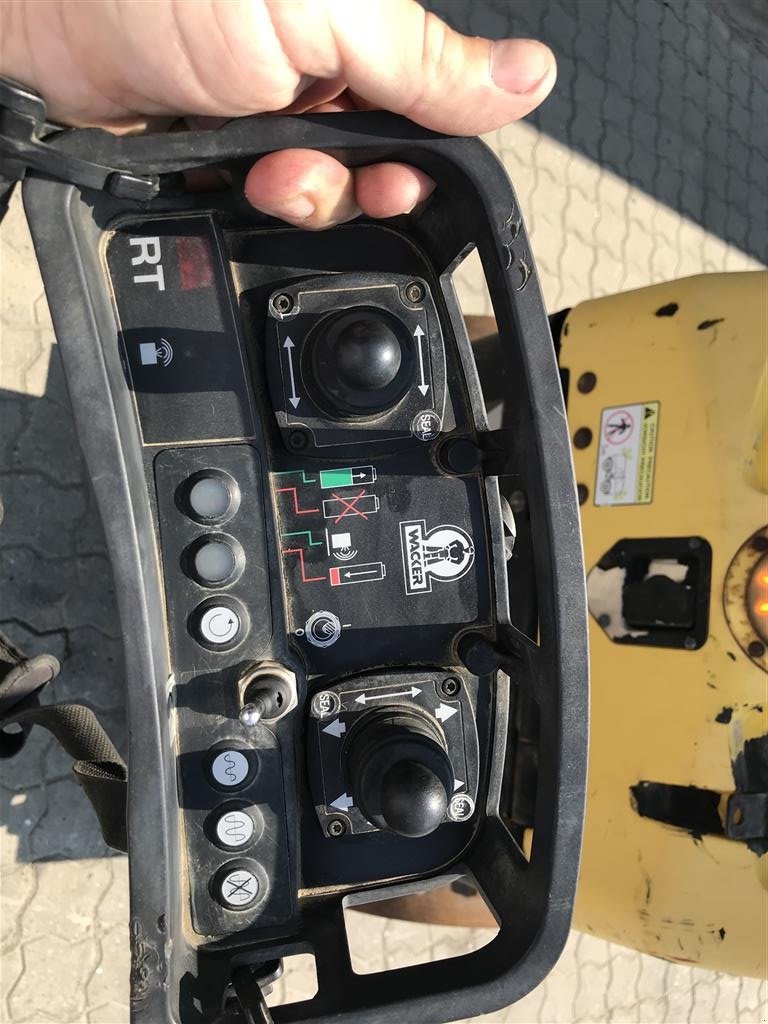 Tandemvibrationswalze des Typs Wacker Neuson RT82 fjernbetjening, Gebrauchtmaschine in Rønnede (Bild 11)