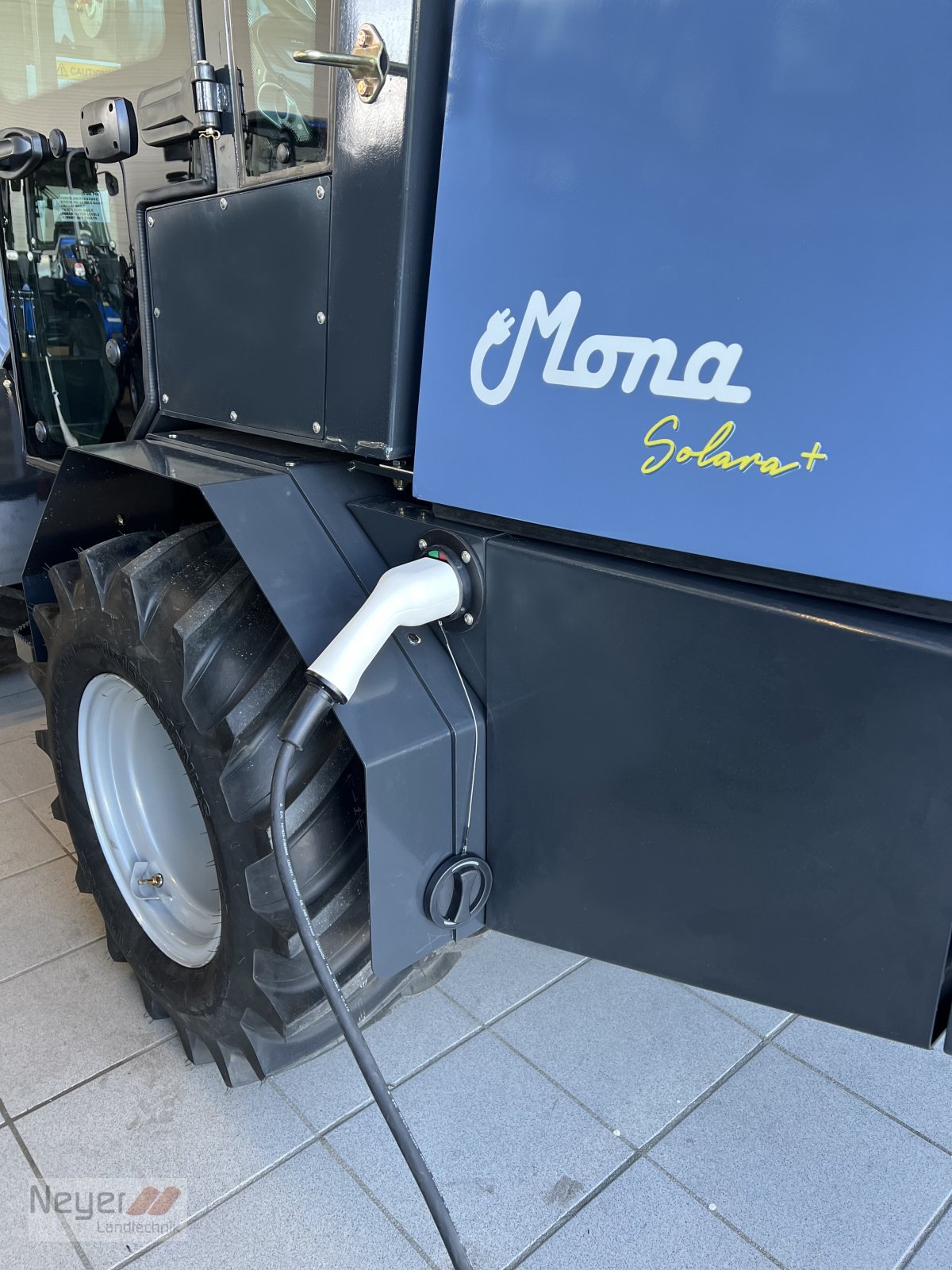 Teleradlader des Typs MONA Solara+, Neumaschine in Bad Waldsee Mennisweiler (Bild 16)