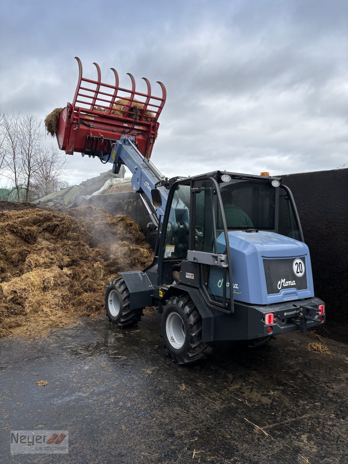 Teleradlader des Typs MONA Solara+, Neumaschine in Bad Waldsee Mennisweiler (Bild 1)