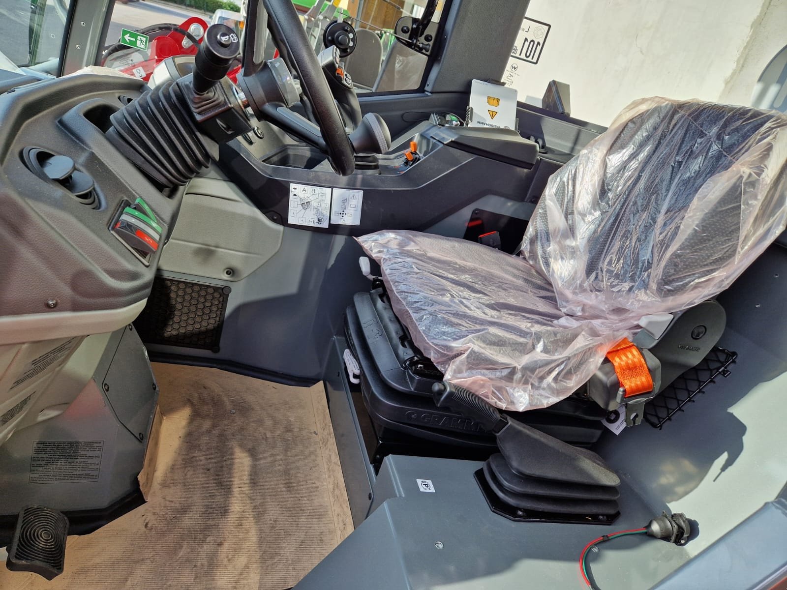 Teleradlader des Typs Weidemann  2060T, Neumaschine in Bad Sobernheim (Bild 3)