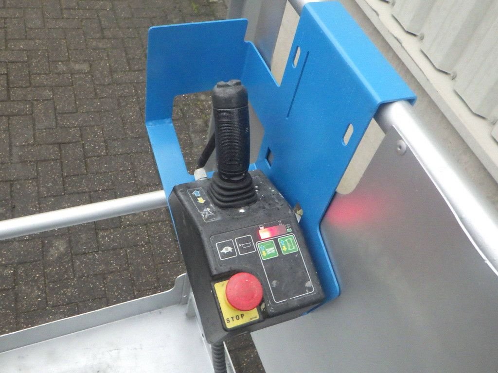 Teleskoparbeitsbühne типа Genie GR-15, Gebrauchtmaschine в Antwerpen (Фотография 5)