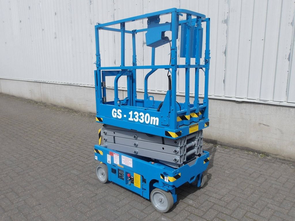 Teleskoparbeitsbühne du type Genie GS-1330M, Gebrauchtmaschine en Antwerpen (Photo 2)