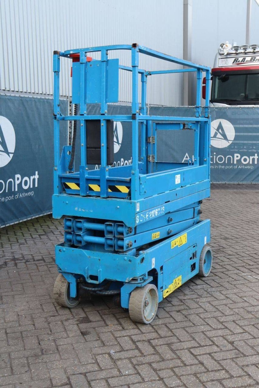 Teleskoparbeitsbühne типа Genie GS-1532, Gebrauchtmaschine в Antwerpen (Фотография 10)