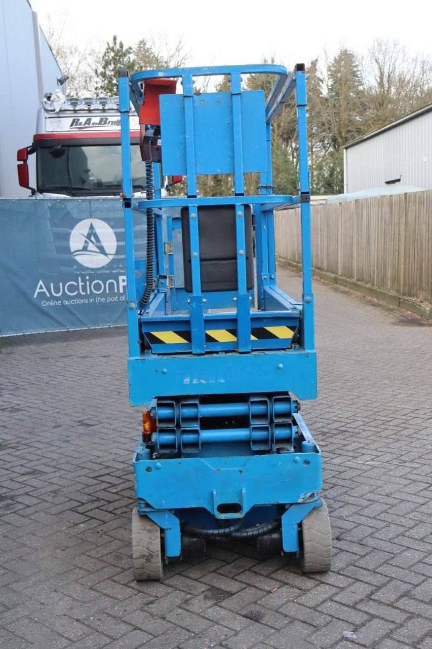 Teleskoparbeitsbühne типа Genie GS-1532, Gebrauchtmaschine в Antwerpen (Фотография 9)