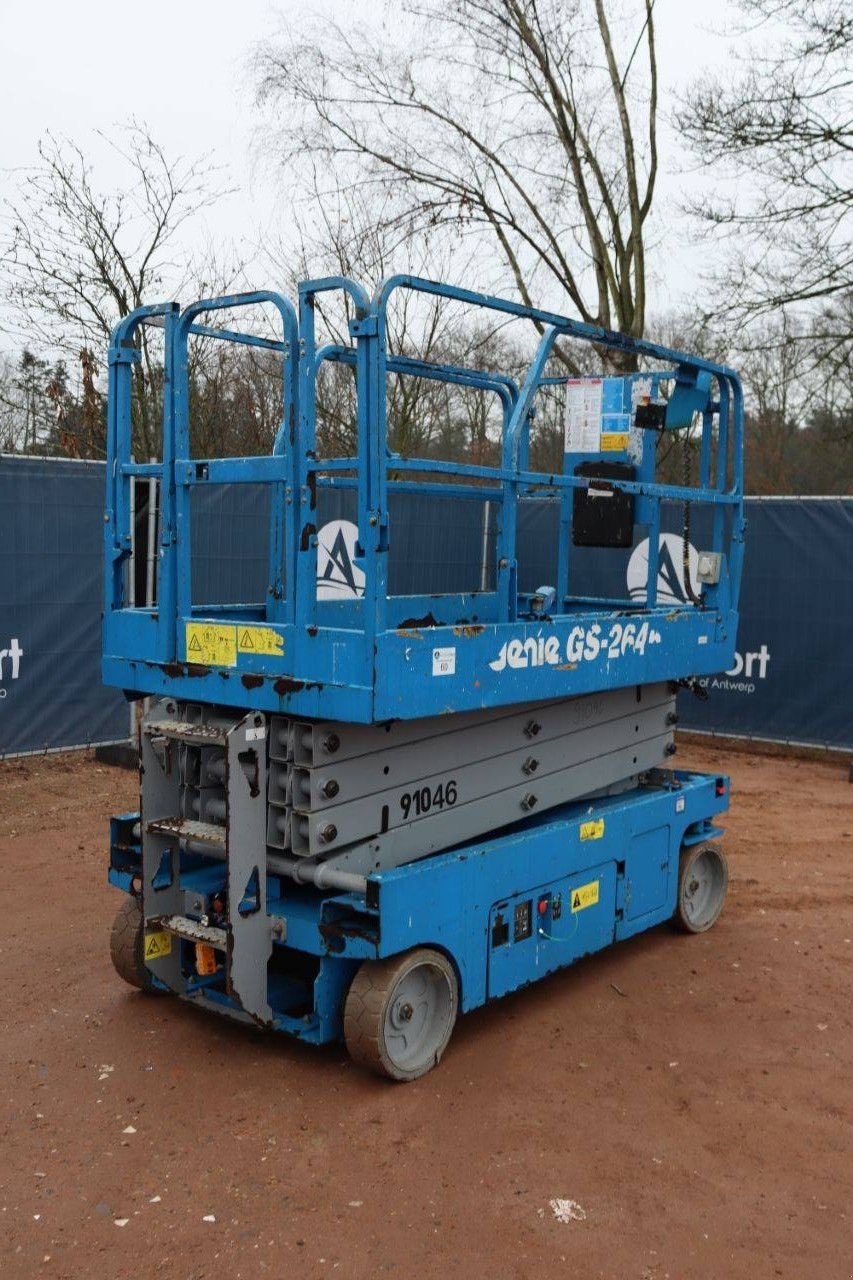 Teleskoparbeitsbühne Türe ait Genie GS-2646, Gebrauchtmaschine içinde Antwerpen (resim 10)