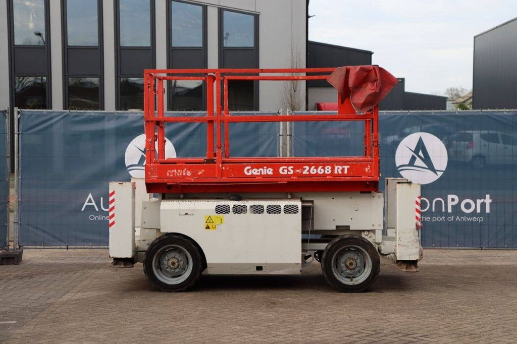 Teleskoparbeitsbühne del tipo Genie GS-2668 RT, Gebrauchtmaschine en Antwerpen (Imagen 2)