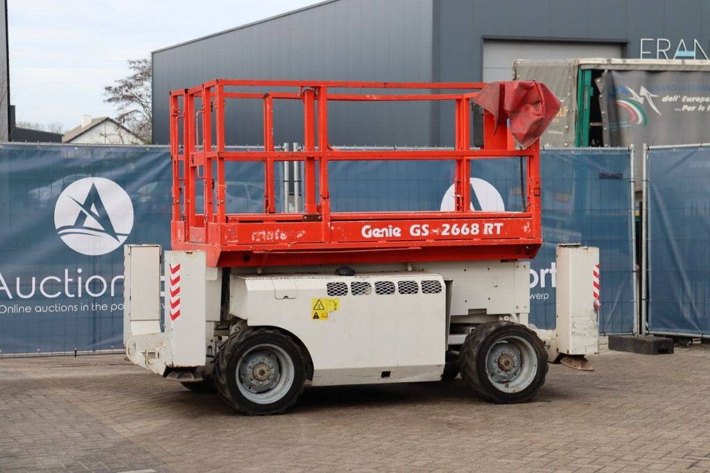 Teleskoparbeitsbühne del tipo Genie GS-2668 RT, Gebrauchtmaschine en Antwerpen (Imagen 10)