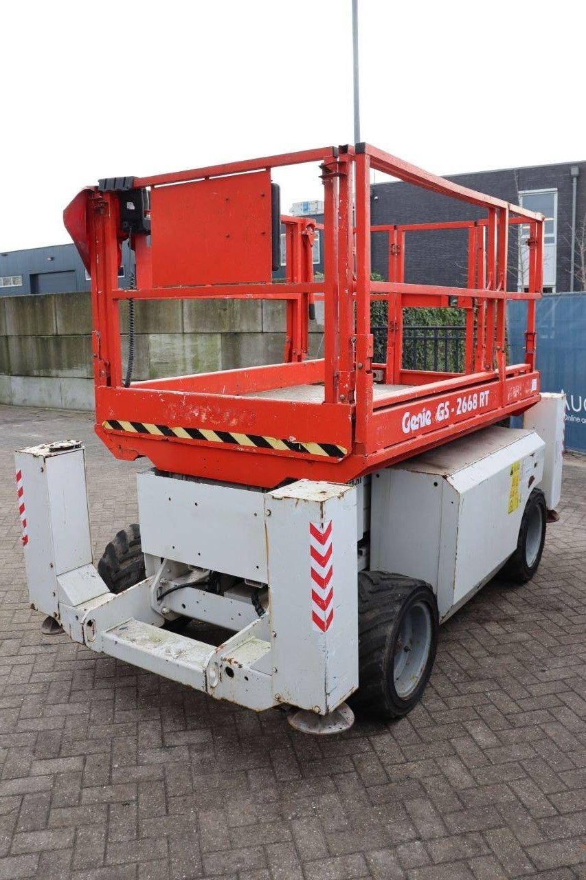 Teleskoparbeitsbühne del tipo Genie GS-2668 RT, Gebrauchtmaschine en Antwerpen (Imagen 7)