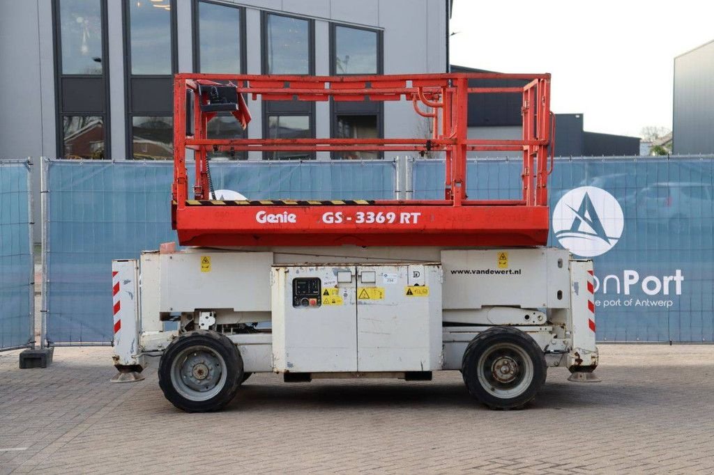 Teleskoparbeitsbühne del tipo Genie GS-3369 RT, Gebrauchtmaschine en Antwerpen (Imagen 2)