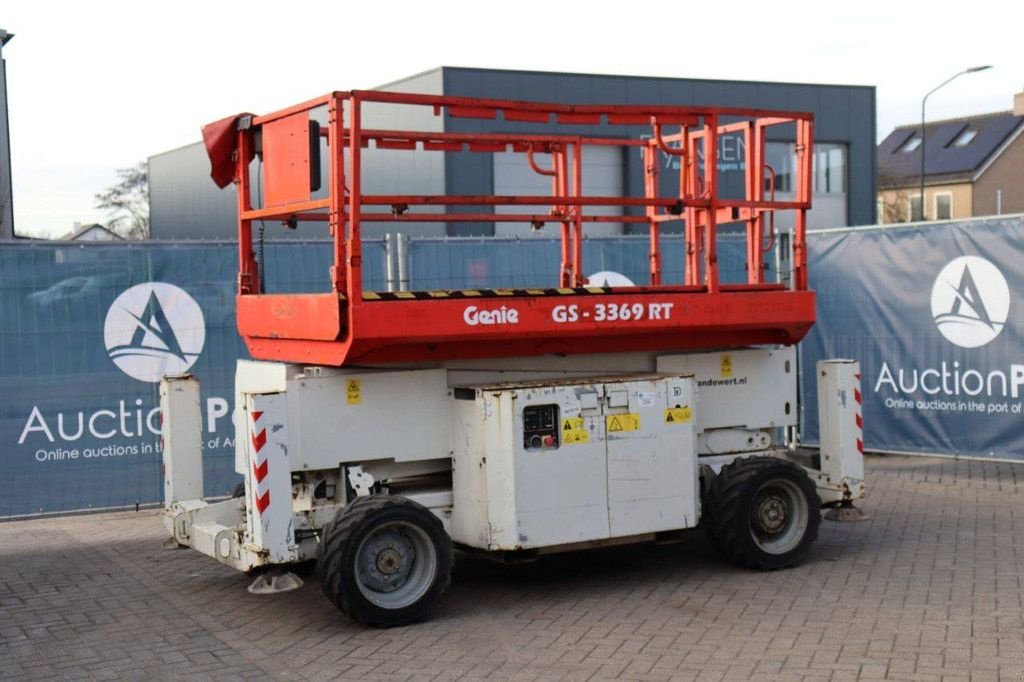 Teleskoparbeitsbühne del tipo Genie GS-3369 RT, Gebrauchtmaschine en Antwerpen (Imagen 11)
