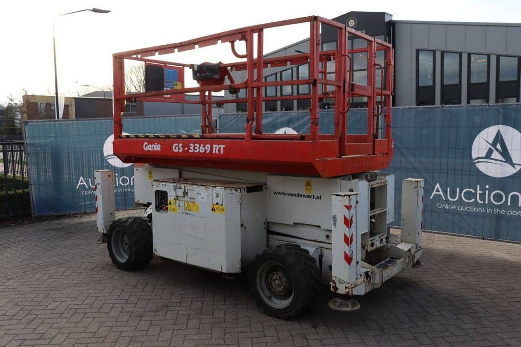 Teleskoparbeitsbühne del tipo Genie GS-3369 RT, Gebrauchtmaschine en Antwerpen (Imagen 4)