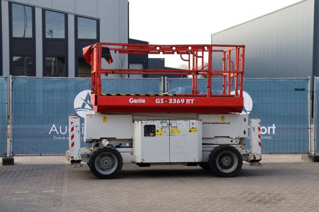 Teleskoparbeitsbühne del tipo Genie GS-3369 RT, Gebrauchtmaschine en Antwerpen (Imagen 1)