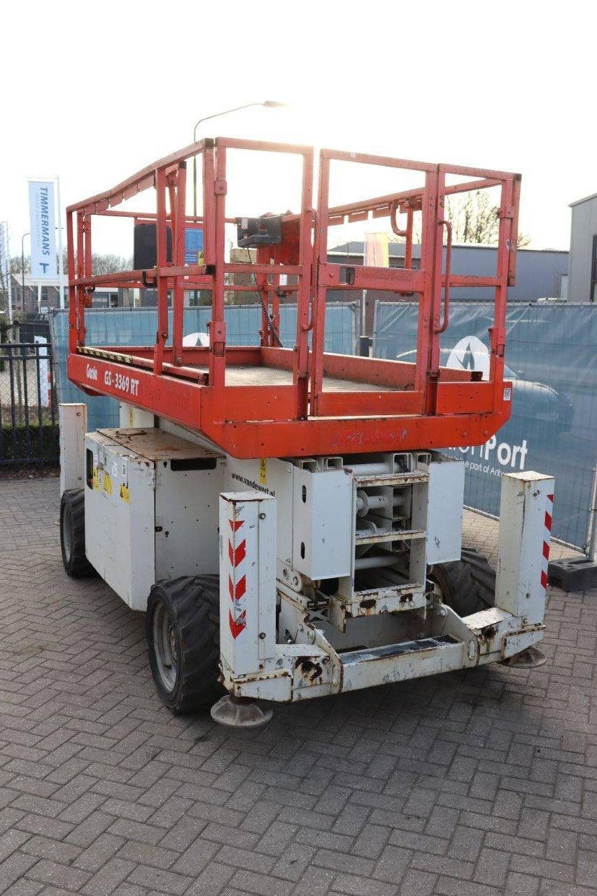 Teleskoparbeitsbühne del tipo Genie GS-3369 RT, Gebrauchtmaschine en Antwerpen (Imagen 5)