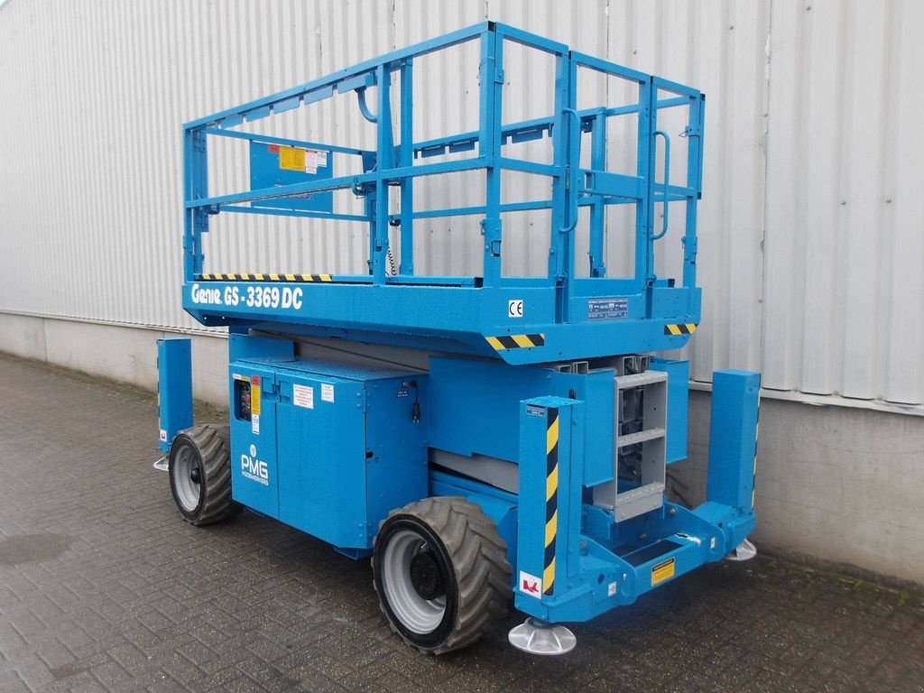 Teleskoparbeitsbühne типа Genie GS-3369DC, Gebrauchtmaschine в Antwerpen (Фотография 3)