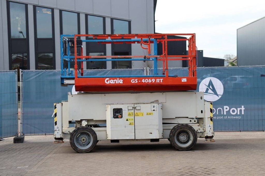 Teleskoparbeitsbühne Türe ait Genie GS-4069 RT, Gebrauchtmaschine içinde Antwerpen (resim 2)