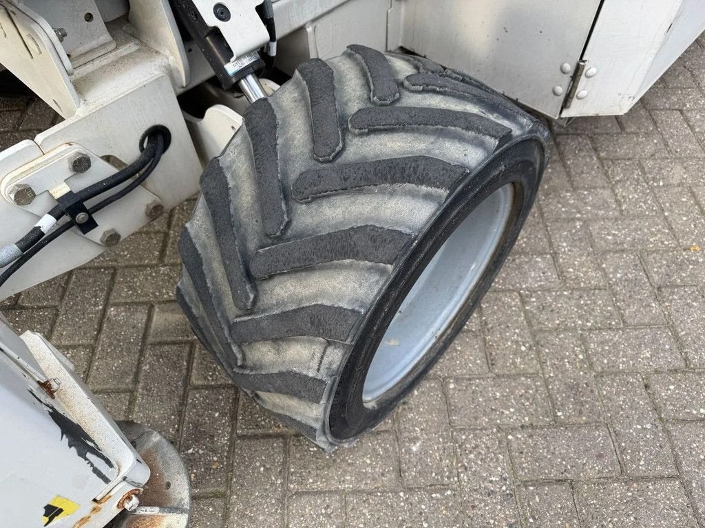 Teleskoparbeitsbühne типа Genie GS3369RT Hoogwerker Schaarhoogwerker Ruwterrein, Gebrauchtmaschine в Hedel (Фотография 4)