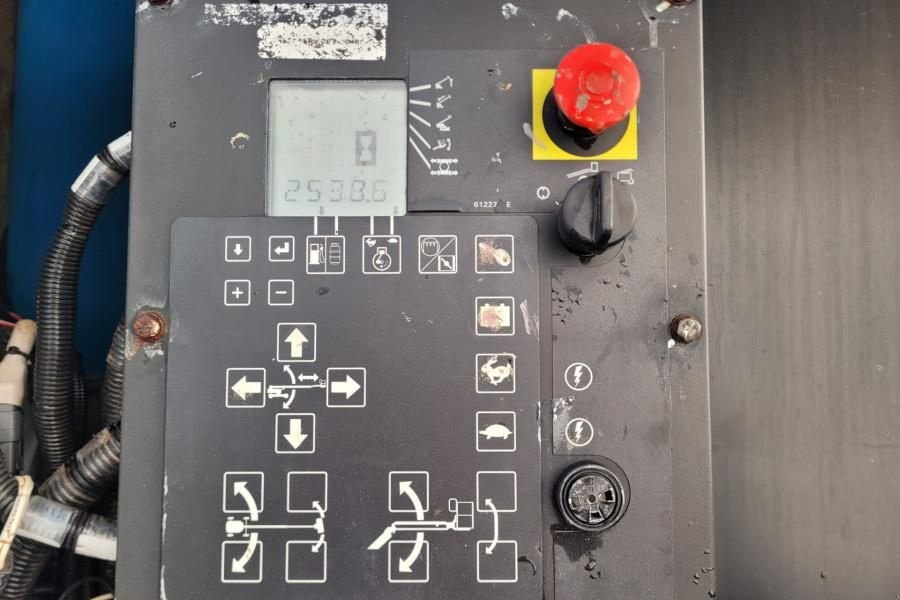 Teleskoparbeitsbühne типа Genie S125 As-Is, Diesel, 4x4x4 Drive, 40.1m Working Hei, Gebrauchtmaschine в Groenlo (Фотография 4)