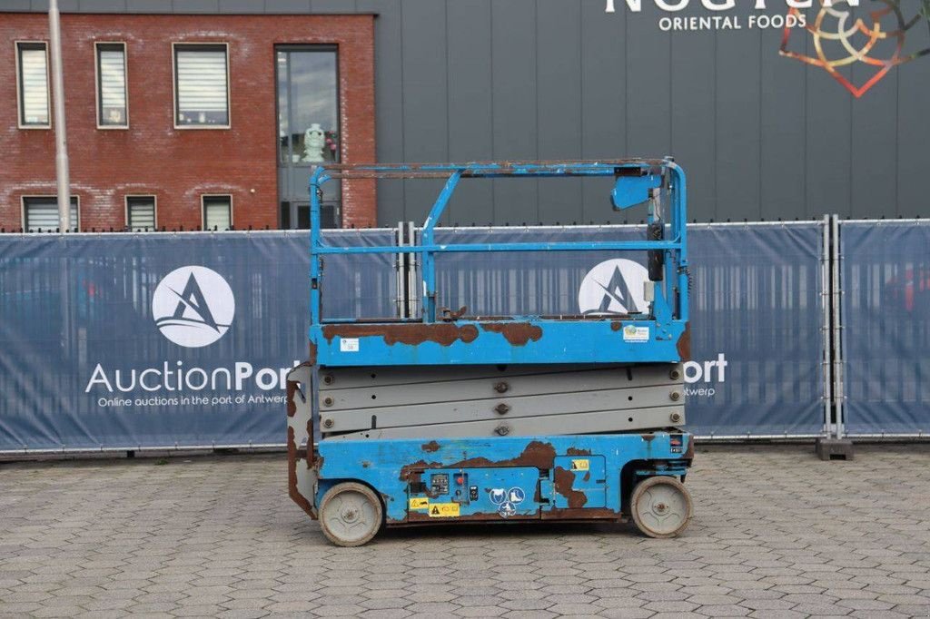 Teleskoparbeitsbühne типа Genie scissor lift, Gebrauchtmaschine в Antwerpen (Фотография 2)