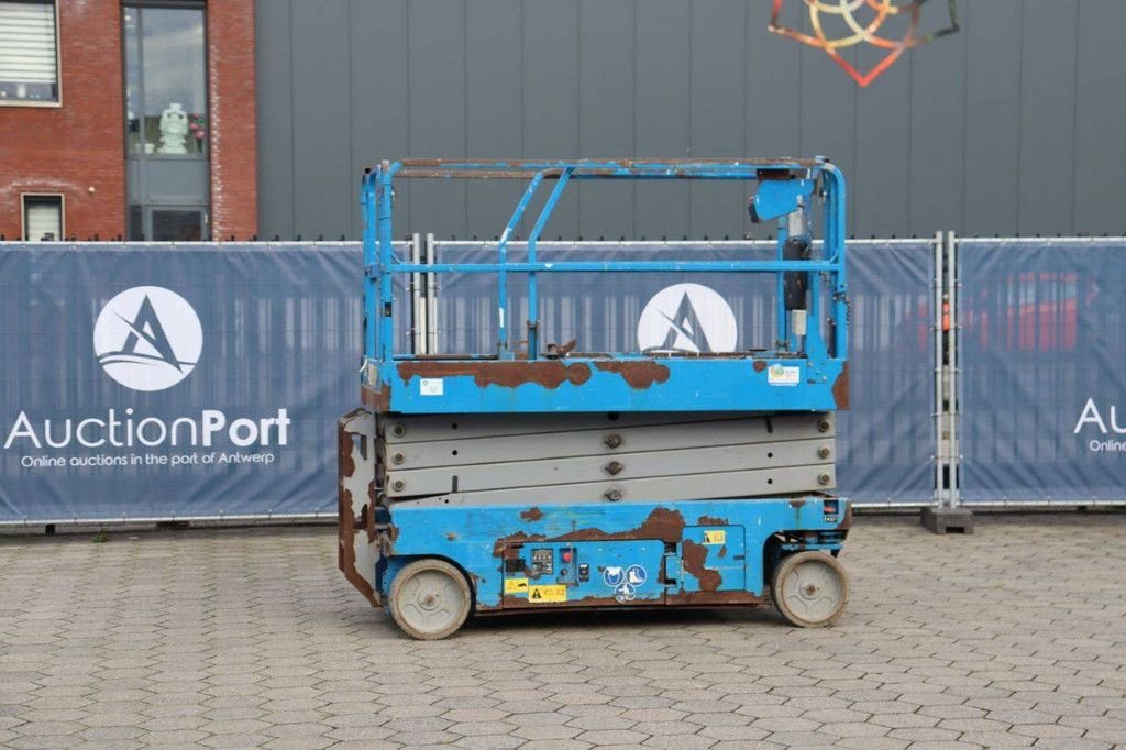 Teleskoparbeitsbühne типа Genie scissor lift, Gebrauchtmaschine в Antwerpen (Фотография 1)