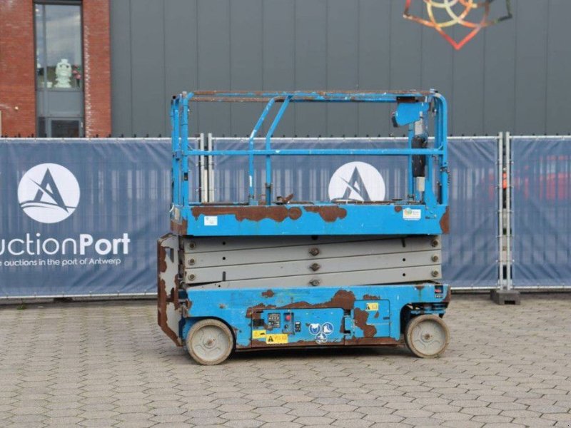 Teleskoparbeitsbühne типа Genie scissor lift, Gebrauchtmaschine в Antwerpen (Фотография 1)