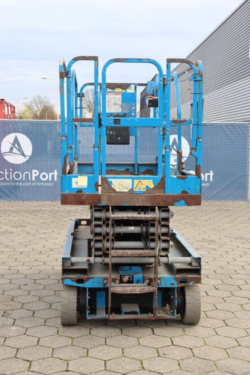 Teleskoparbeitsbühne типа Genie scissor lift, Gebrauchtmaschine в Antwerpen (Фотография 9)