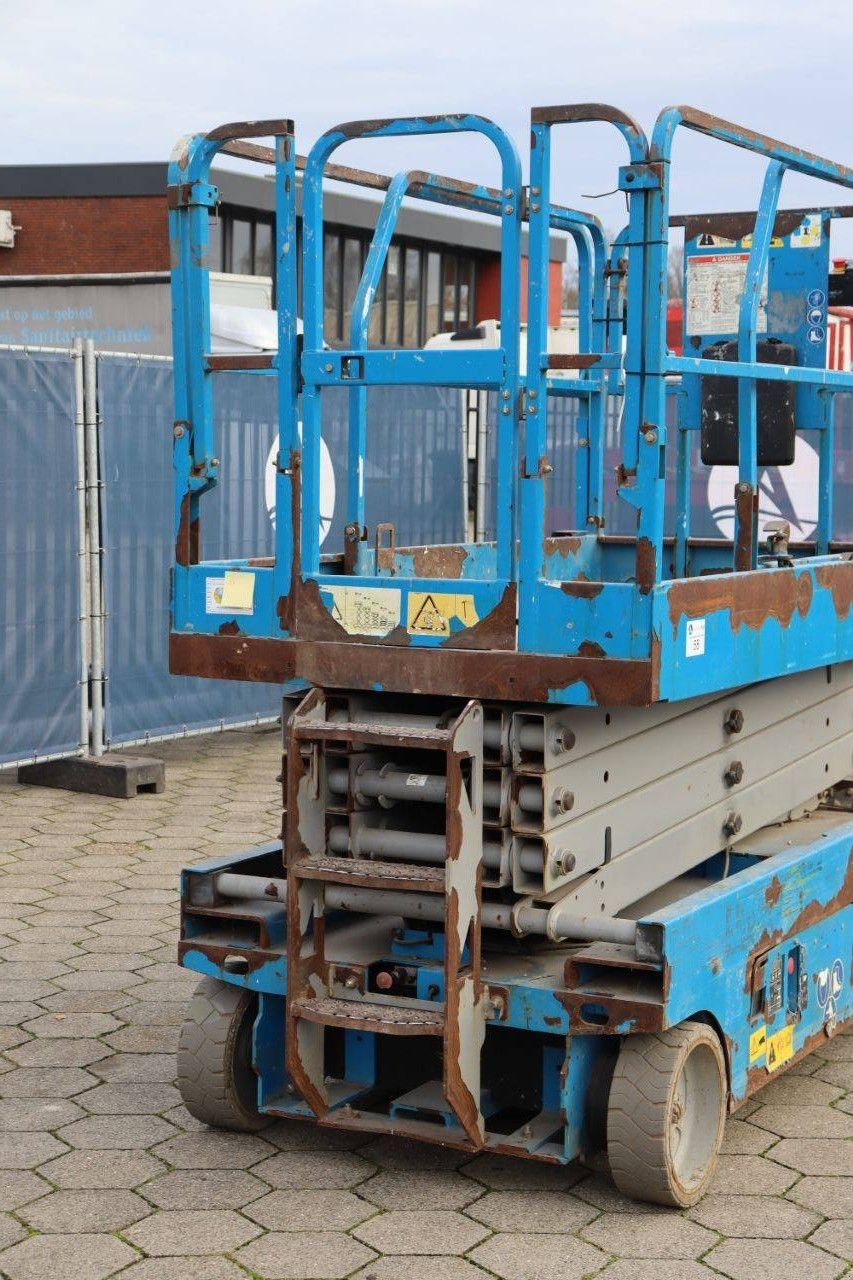 Teleskoparbeitsbühne типа Genie scissor lift, Gebrauchtmaschine в Antwerpen (Фотография 11)