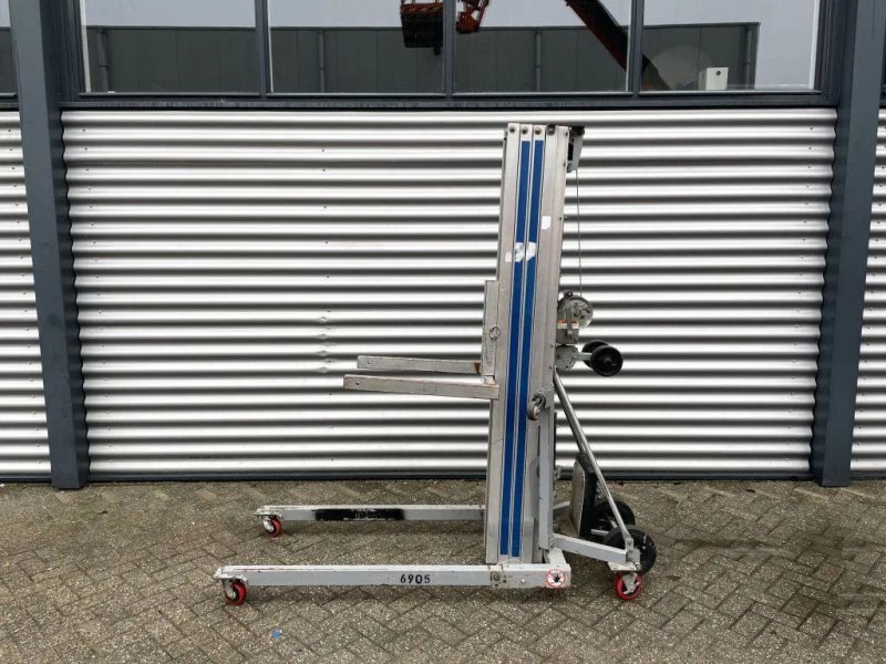 Teleskoparbeitsbühne des Typs Genie SLC-24 Materiaallift kanaallift, Gebrauchtmaschine in Hedel (Bild 1)