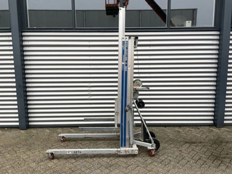 Teleskoparbeitsbühne des Typs Genie SLC-24 Materiaallift kanaallift, Gebrauchtmaschine in Hedel (Bild 1)