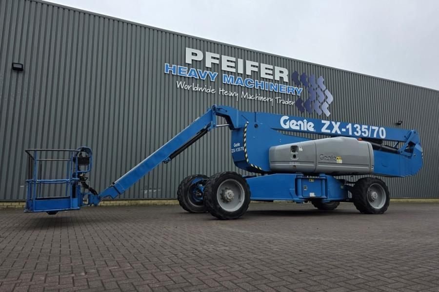 Teleskoparbeitsbühne tipa Genie ZX135/70 Diesel, 4x4x4 Drive, 43m Lifting Height,, Gebrauchtmaschine u Groenlo (Slika 1)