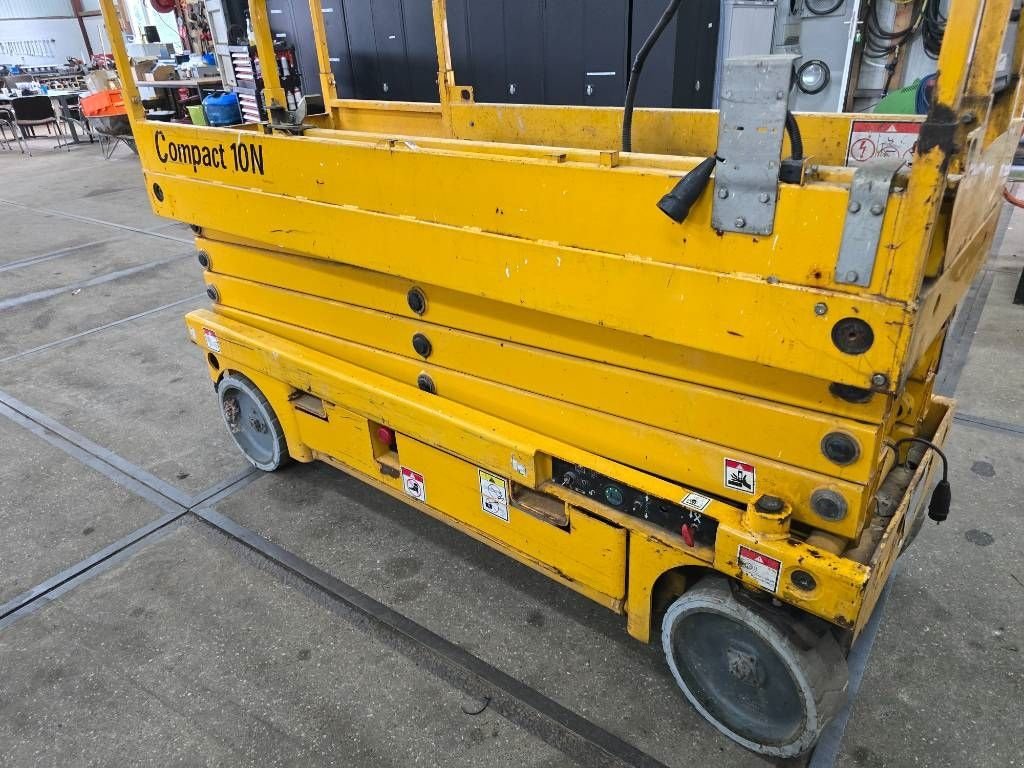 Teleskoparbeitsbühne типа Haulotte Compact 10 10N schaarhoogwerker schaarlift, Gebrauchtmaschine в Hooge mierde (Фотография 11)