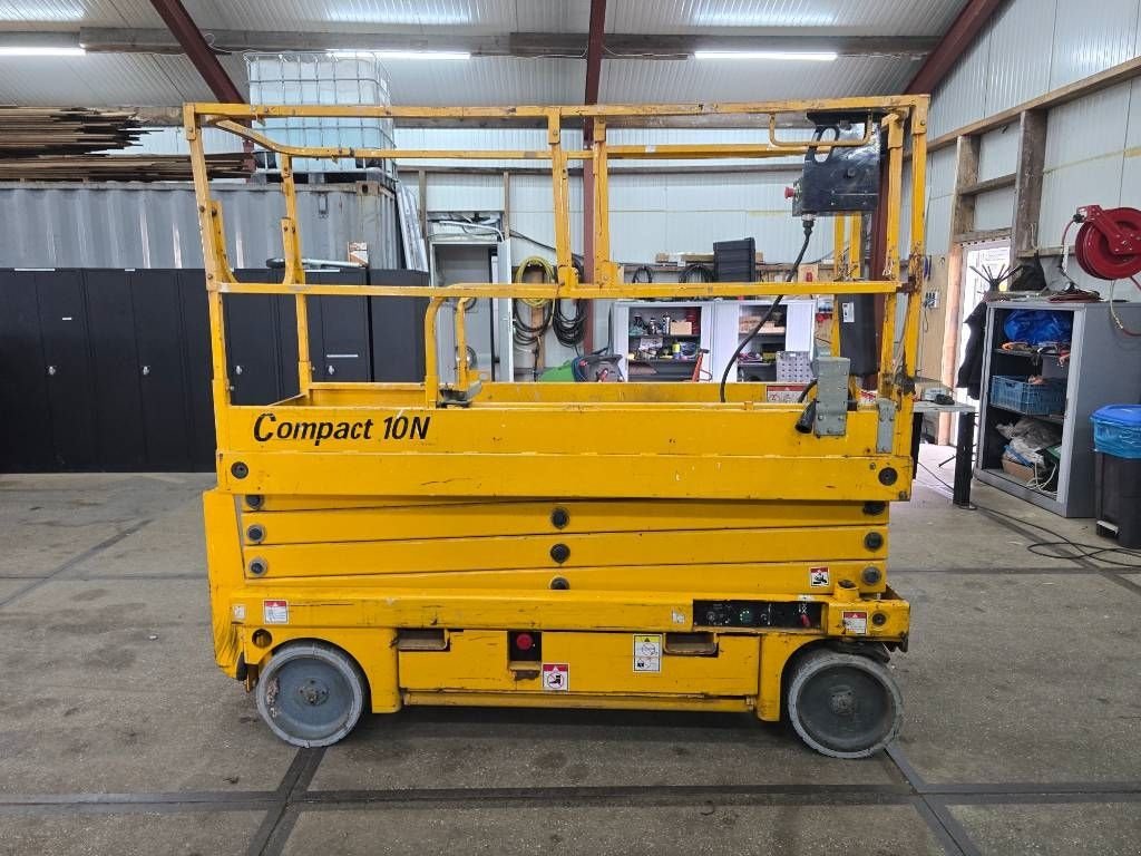 Teleskoparbeitsbühne типа Haulotte Compact 10 10N schaarhoogwerker schaarlift, Gebrauchtmaschine в Hooge mierde (Фотография 2)